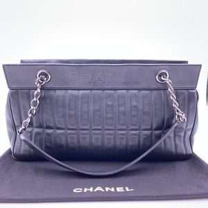 Vintage Chanel shoulder bag embossed logo